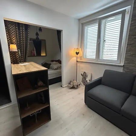 Appartement Boutique 02 *